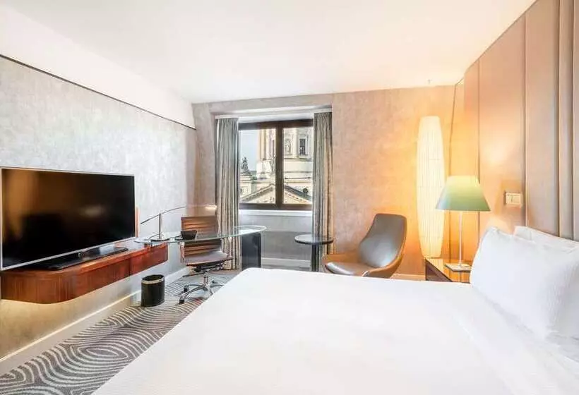 キングサイズベッドのスタンダードルーム, Hilton Quebec