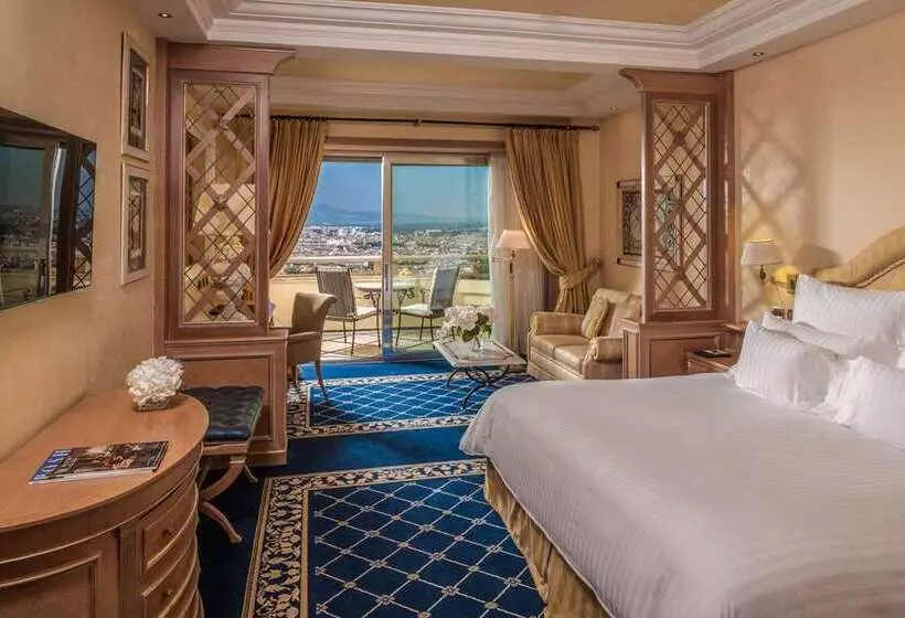 キングサイズベッドのスタンダードルーム, Hilton Quebec