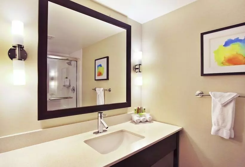 سوییت, Holiday Inn Express Sault Ste. Marie, An Ihg
