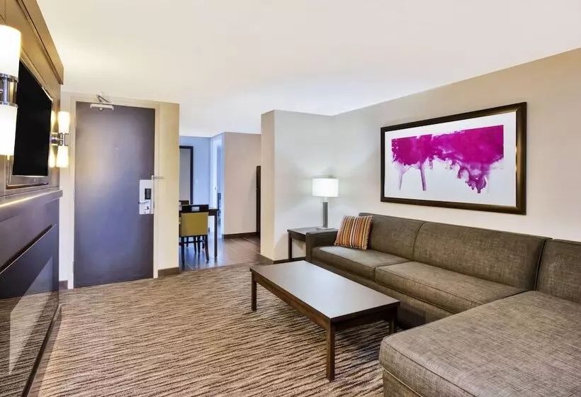 سوئیت برای معلولان, Holiday Inn Express Sault Ste. Marie, An Ihg
