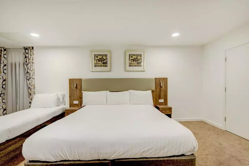 سوئیت برای معلولان, Holiday Inn Express Sault Ste. Marie, An Ihg