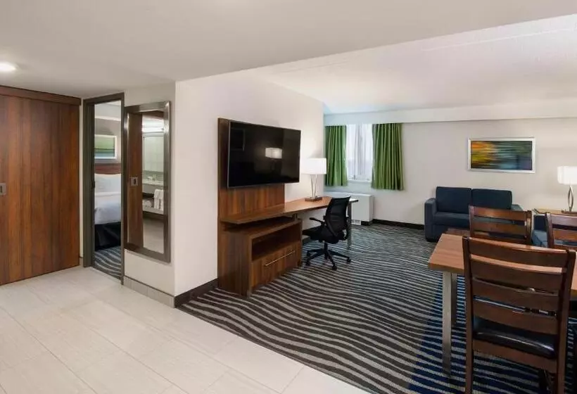 سوییت, Holiday Inn Winnipeg   Airport West, An Ihg