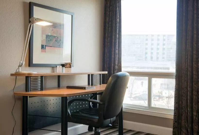 سوییت, Royal Hotel Regina, Trademark Collection By Wyndham