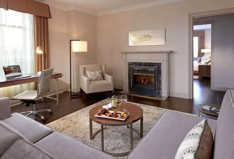 سوئیت پریمیوم, The Lord Nelson Hotel & Suites