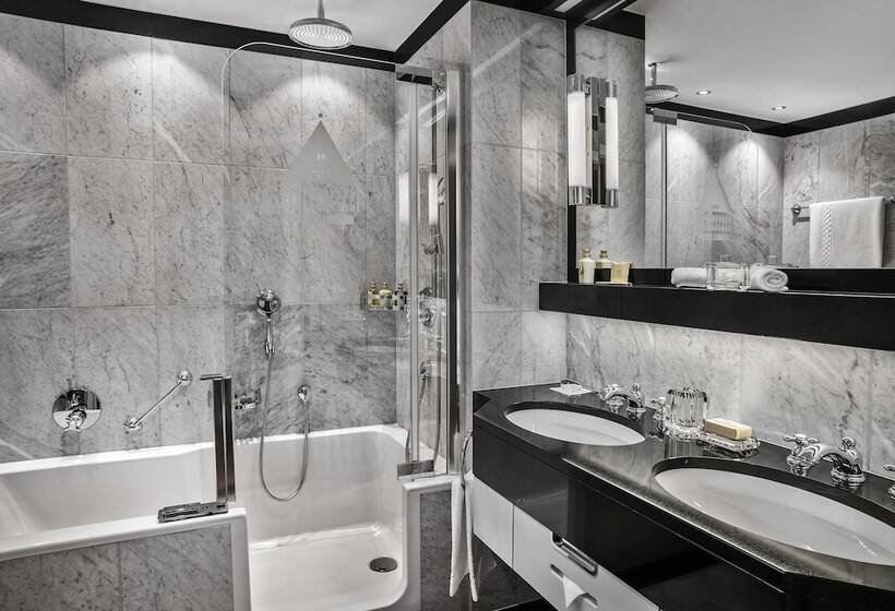 Номер Deluxe Вид на Озеро, Badrutt S Palace Hotel St Moritz