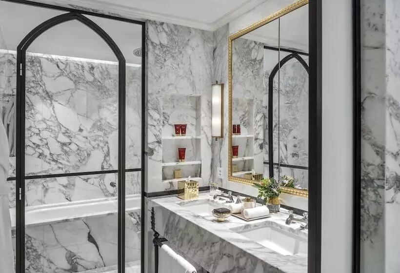 اتاق استاندارد با چشم‌انداز دریاچه, Badrutt S Palace Hotel St Moritz