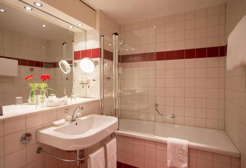 اتاق استاندارد با بالکن, Grand Hotel Beau Rivage Interlaken