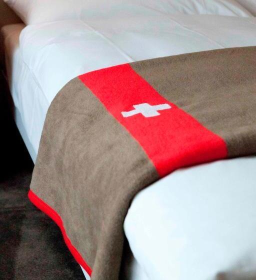 غرفة قياسية ثلاثية, Agora Swiss Night By Fassbind
