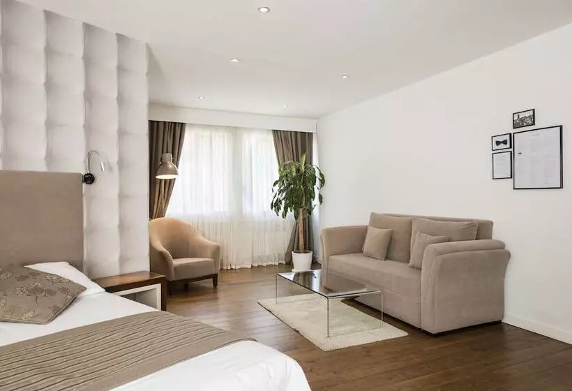 Junior Suite, Alpha