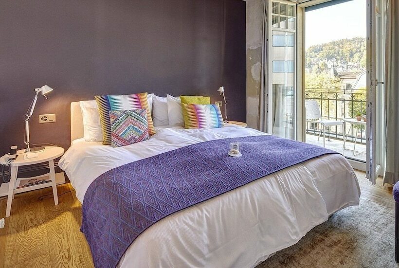 Quarto Superior com Sacada, Anker Luzern