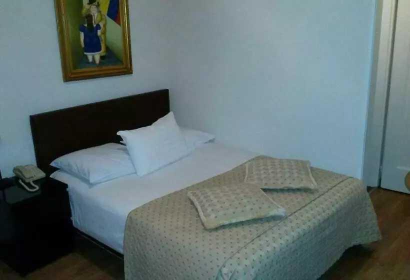 Standard-huone, Century