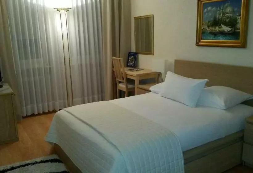 Standard-huone, Century