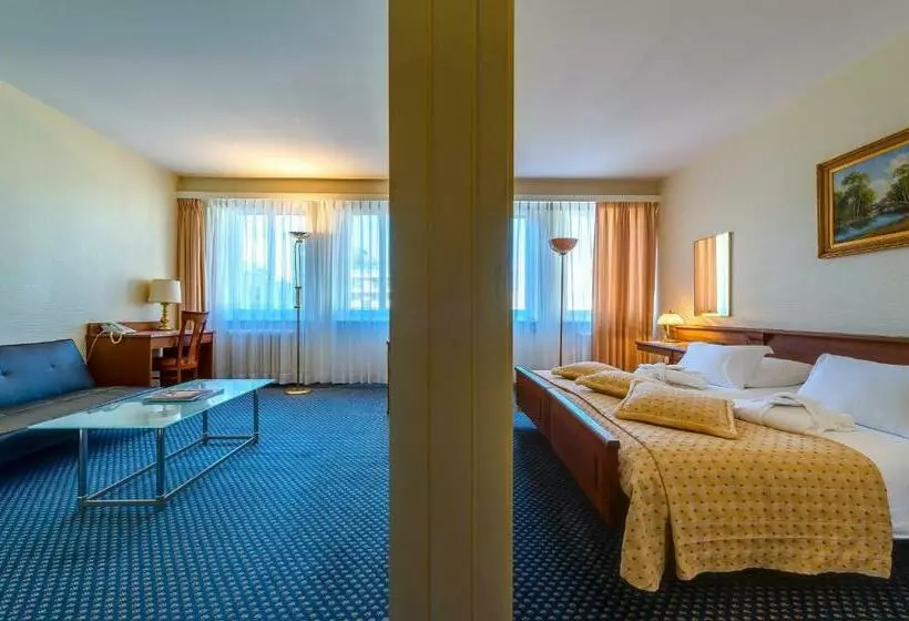 Prestige Suite, Century