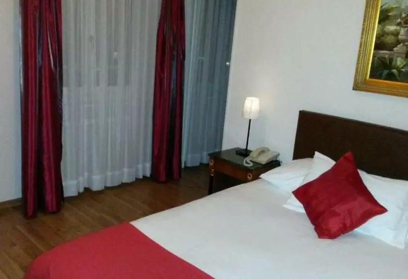Superior Yhden Hengen Huone, Century