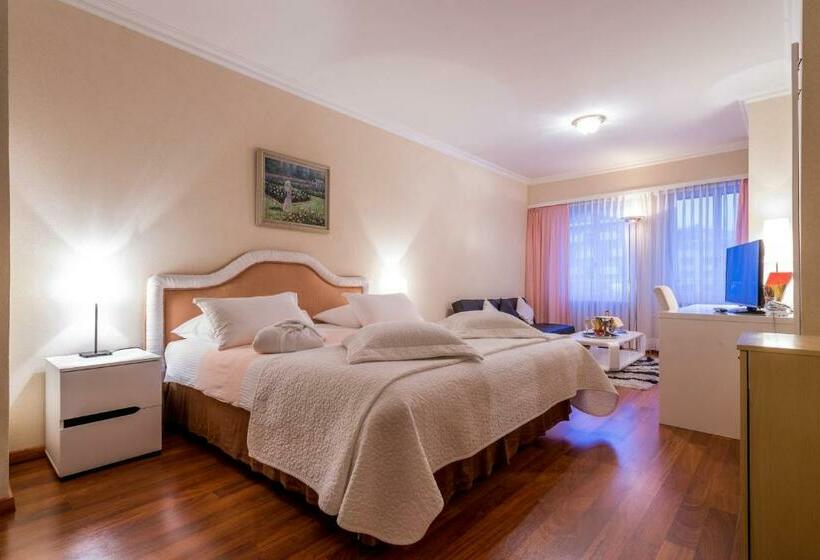 اتاق سوپریور, Century