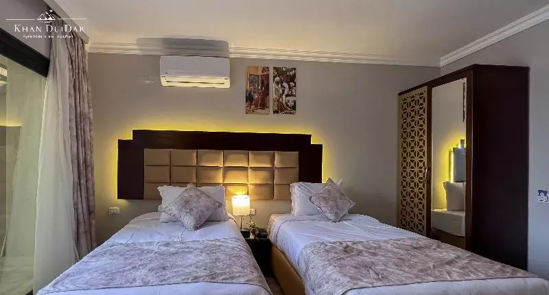 Superior Yhden Hengen Huone, Century