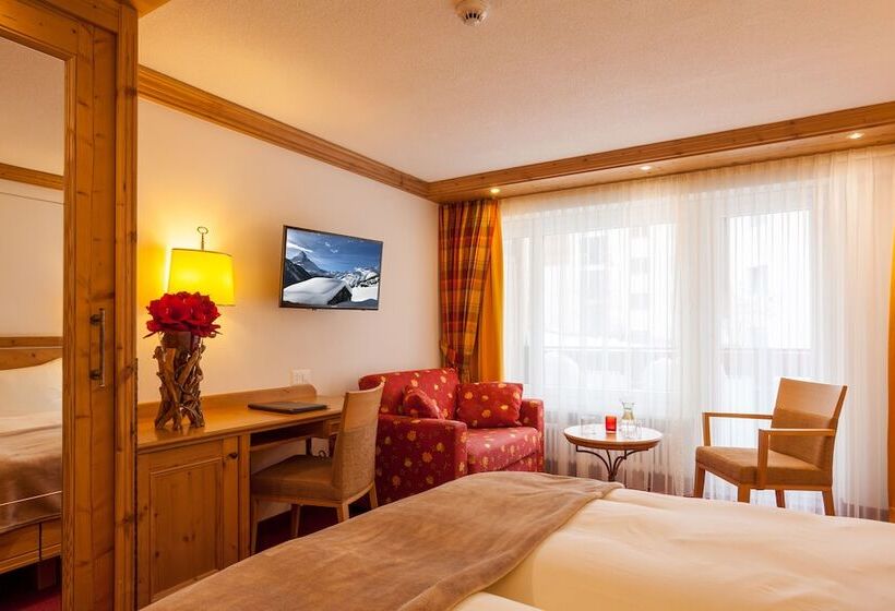 اتاق سوپریور با چشمانداز کوهستان, Holiday