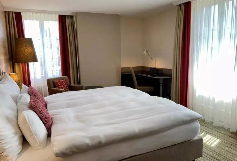 اتاق استاندارد با بالکن, Interlaken
