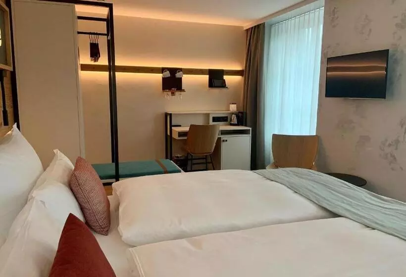 اتاق استاندارد با بالکن, Interlaken
