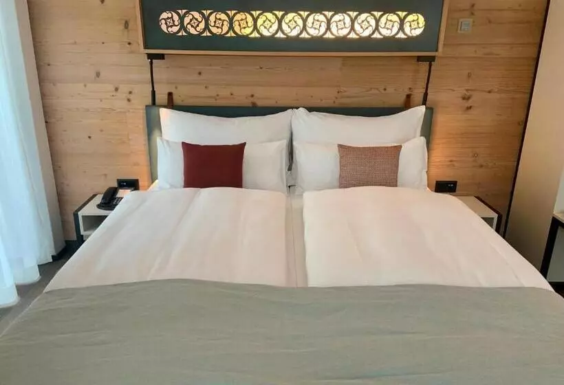 اتاق استاندارد با بالکن, Interlaken