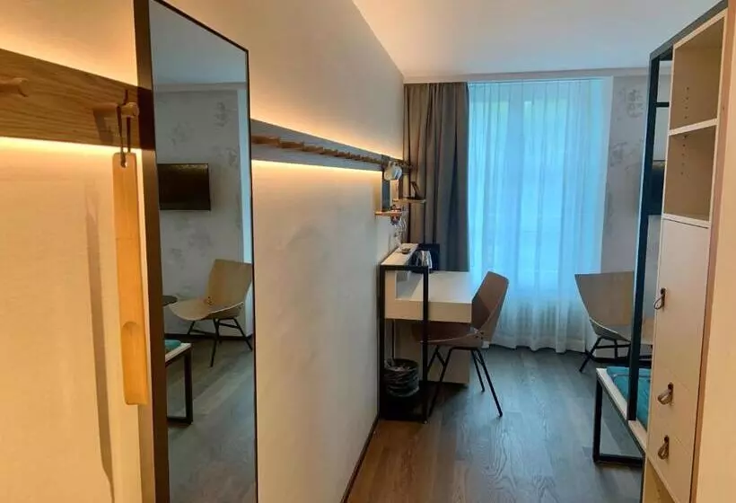 اتاق استاندارد با بالکن, Interlaken