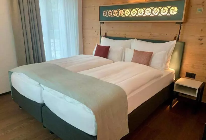 اتاق استاندارد با بالکن, Interlaken