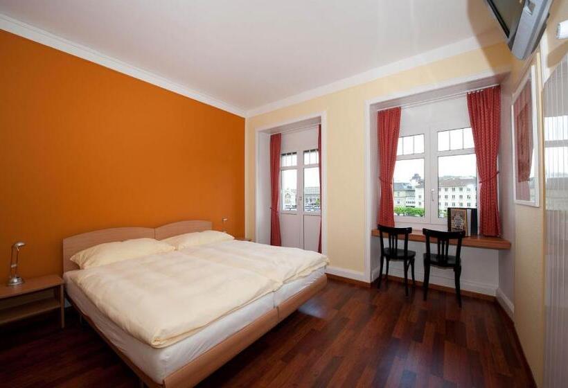 , Pickwick And Pub The Room With A View