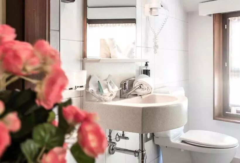Standard Room, Restaurant La Porte D Octodure
