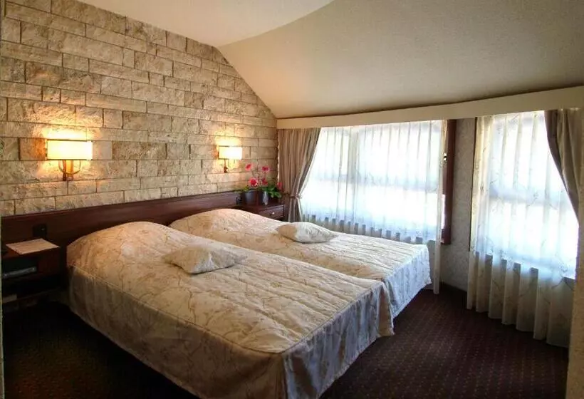 Standard Triple Room, Restaurant La Porte D Octodure