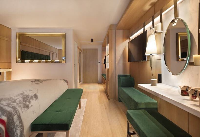 Номер Стандарт, Schweizerhof Zermatt   A Small Luxury