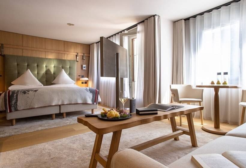 Полулюкс, Schweizerhof Zermatt   A Small Luxury
