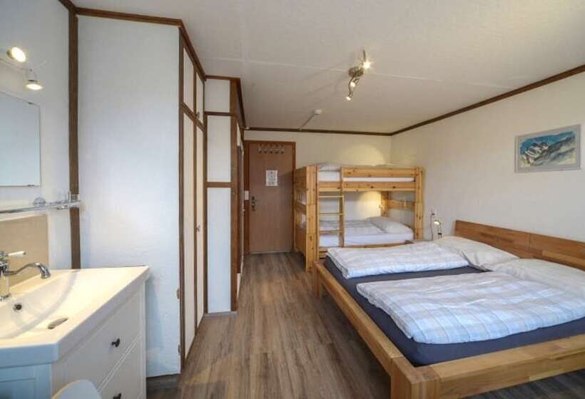 اتاق استاندارد چهار تخته, Swiss Lodge Hotel Bernerhof Wengen