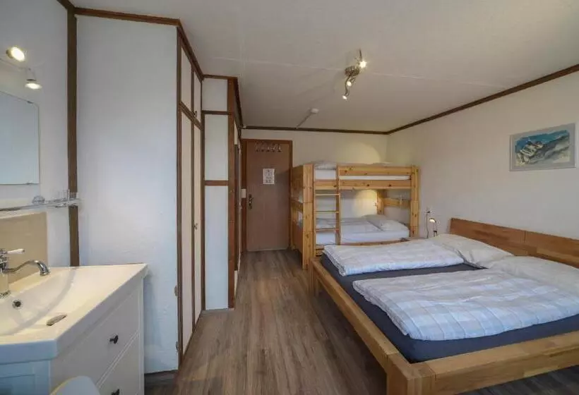 اتاق استاندارد چهار تخته, Swiss Lodge Hotel Bernerhof Wengen