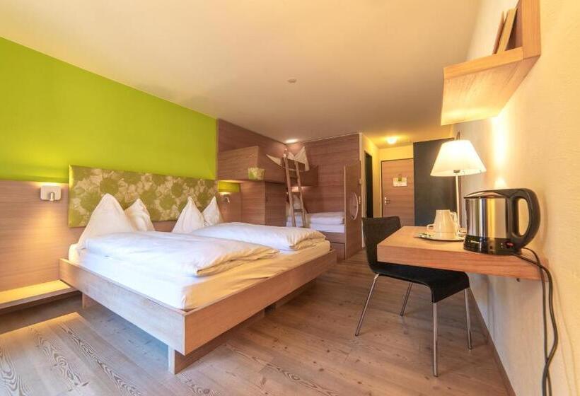 Четырехместный Номер Стандарт с Балконом, Ucliva