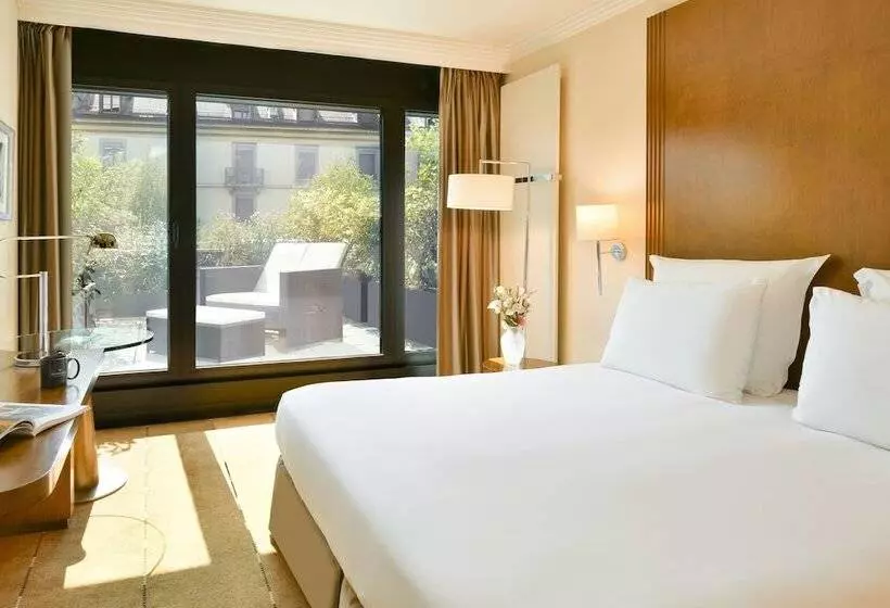 اتاق کلاسیک با تراس, Warwick Geneva