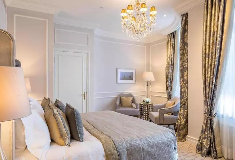 اتاق داخلی دلوکس, Fairmont Hotel Vier Jahreszeiten, Hotel Des Jahres 2023 & 2024  Die 101 Besten
