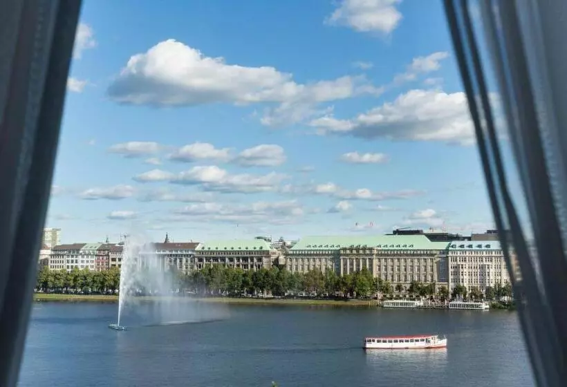 Suite with lake view, Fairmont Hotel Vier Jahreszeiten