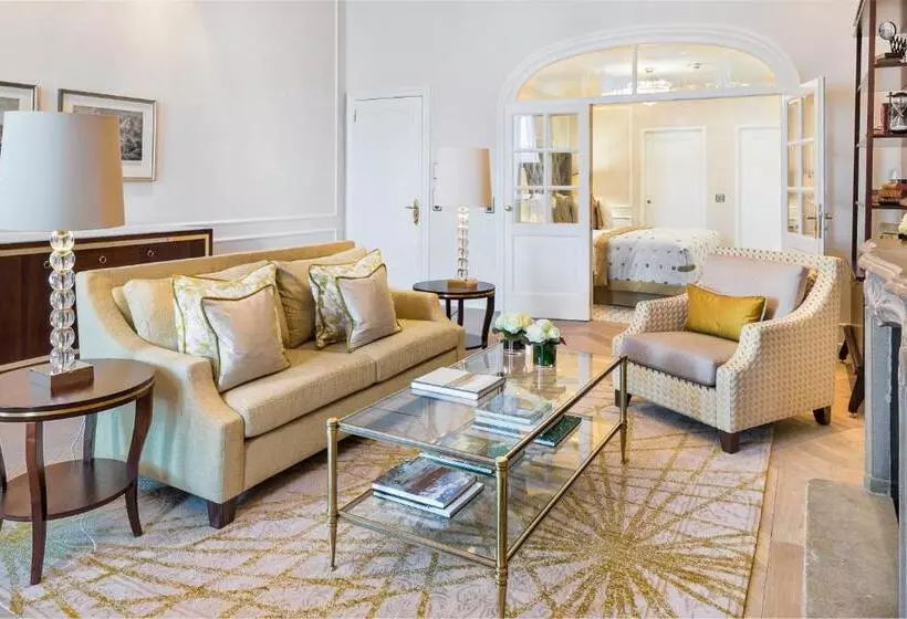 Suite with lake view, Fairmont Hotel Vier Jahreszeiten