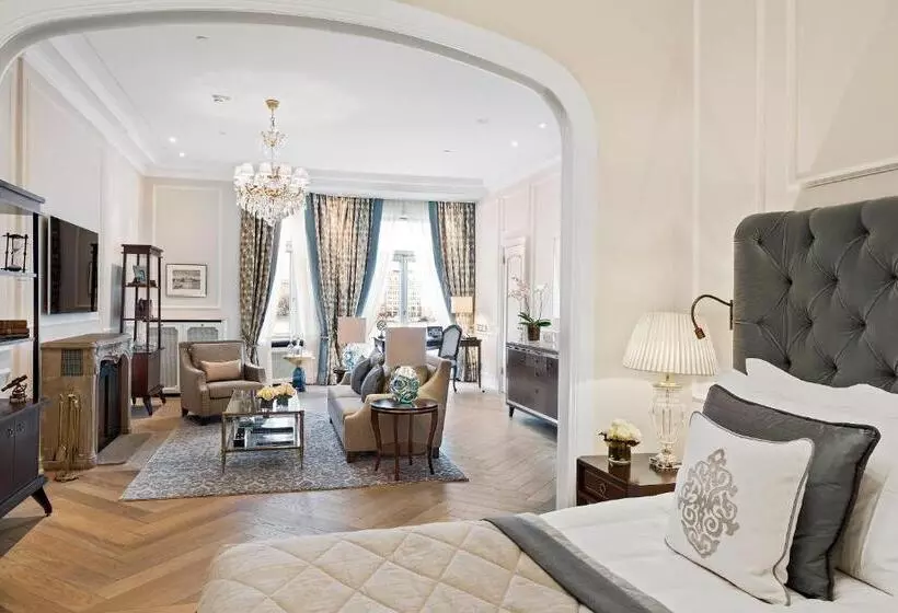 Suite with lake view, Fairmont Hotel Vier Jahreszeiten