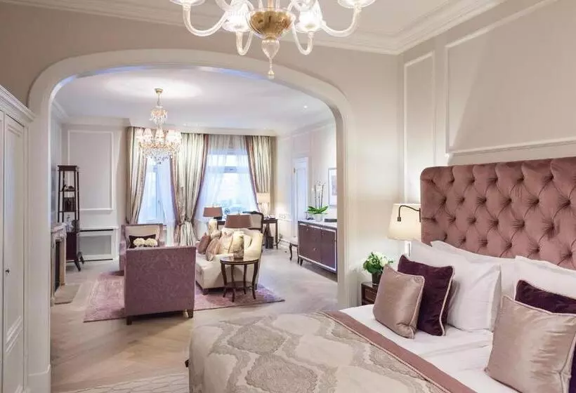Suite with lake view, Fairmont Hotel Vier Jahreszeiten