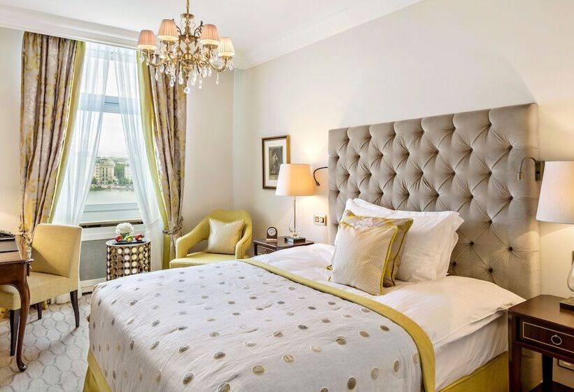 Номер Deluxe Вид на Озеро, Fairmont Hotel Vier Jahreszeiten, Hotel Des Jahres 2023 & 2024  Die 101 Besten