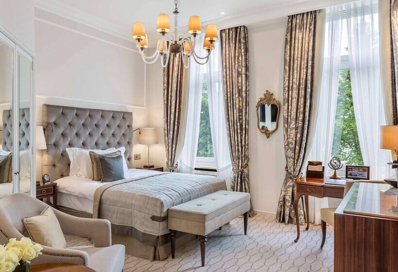 豪华湖景房, Fairmont Hotel Vier Jahreszeiten, Hotel Des Jahres 2023 & 2024  Die 101 Besten