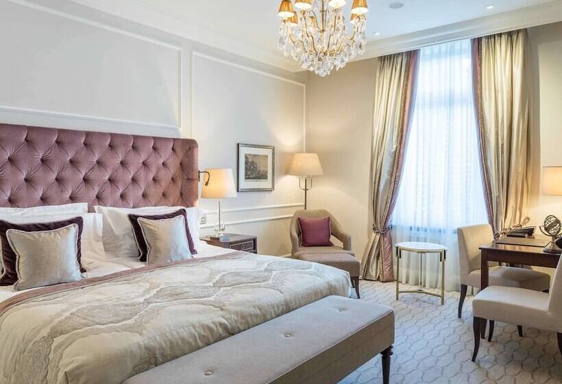 Номер Deluxe Внутренний, Fairmont Hotel Vier Jahreszeiten, Hotel Des Jahres 2023 & 2024  Die 101 Besten