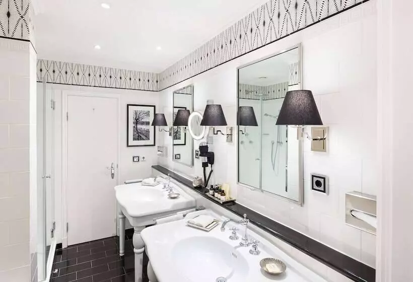 Suite with lake view, Fairmont Hotel Vier Jahreszeiten