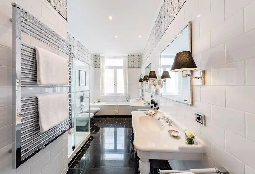 Suite with lake view, Fairmont Hotel Vier Jahreszeiten