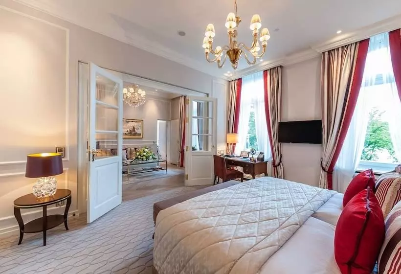 Suite with lake view, Fairmont Hotel Vier Jahreszeiten