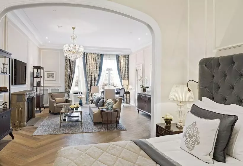 Suite with lake view, Fairmont Hotel Vier Jahreszeiten