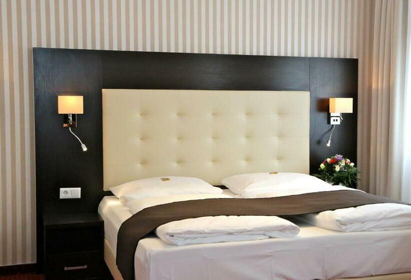 اتاق استاندارد چهار تخته, Herbst Berlin