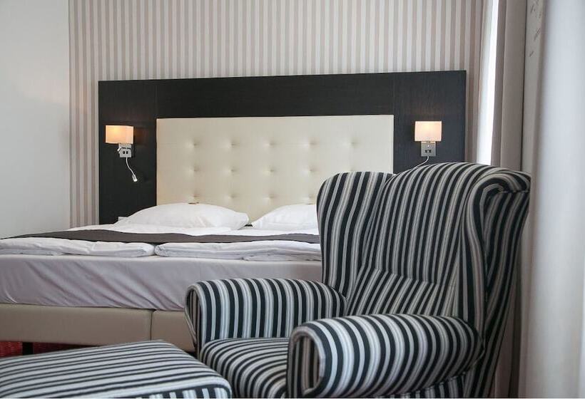 اتاق استاندارد سه نفره, Herbst Berlin