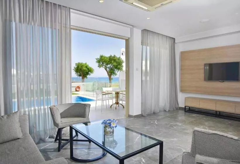 Suite Side Havudsigt, Pernera Beach